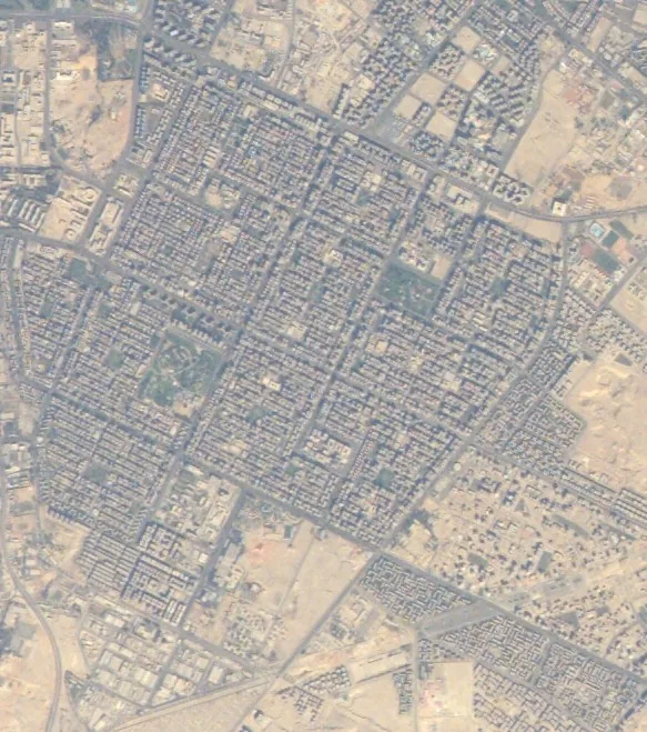 Vue satellite de la trame urbaine dense du Caire, montrant l'étalement continu des quartiers de la capitale égyptienne