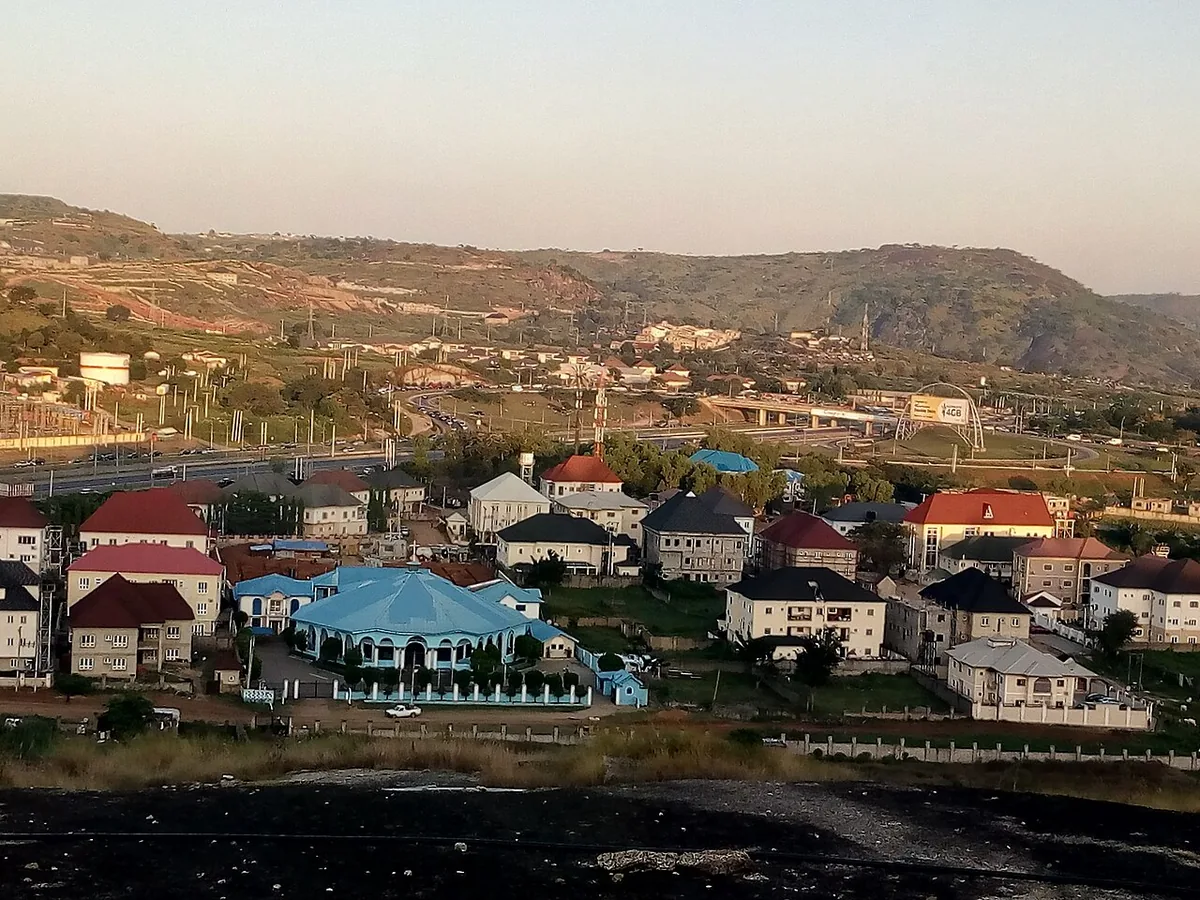 Vue de la ville d'Abuja, capitale planifiée du Nigeria au centre du pays